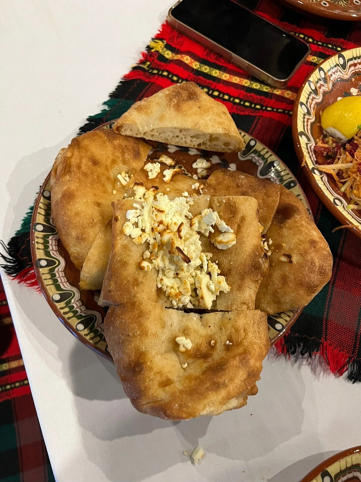 Домашна баница с масло в Ресторант Воденицата